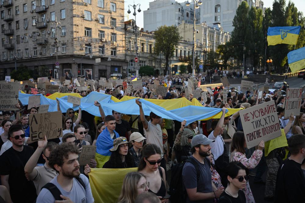 35f03826-1d13-4ab4-b868-4df96a6866d4 La situation politique et militaire en Ukraine et ses implications internationales