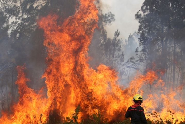 3d895877-277b-4c75-bb3a-c76c5b8ebc5e Un incendie sans précédent en Gironde : analyse et enjeux