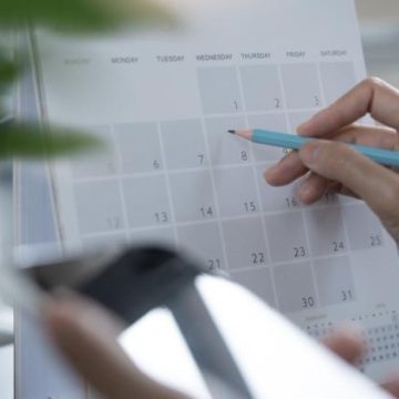 Calendrier des jours fériés 2027 : opportunités de ponts pour les salariés