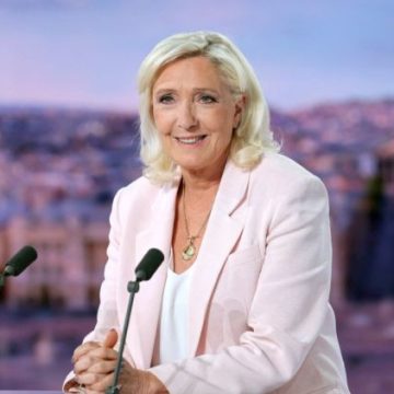 Marine Le Pen officiellement candidate à la présidentielle 2027