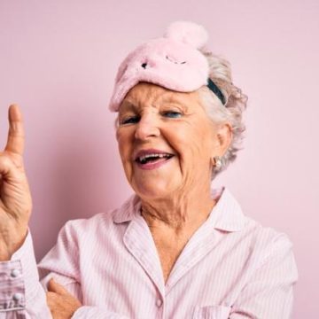 Le sommeil après 65 ans : combien de temps dormir pour rester en forme
