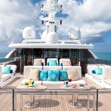 Les superyachts réduisent leurs prix pendant la saison estivale : explications