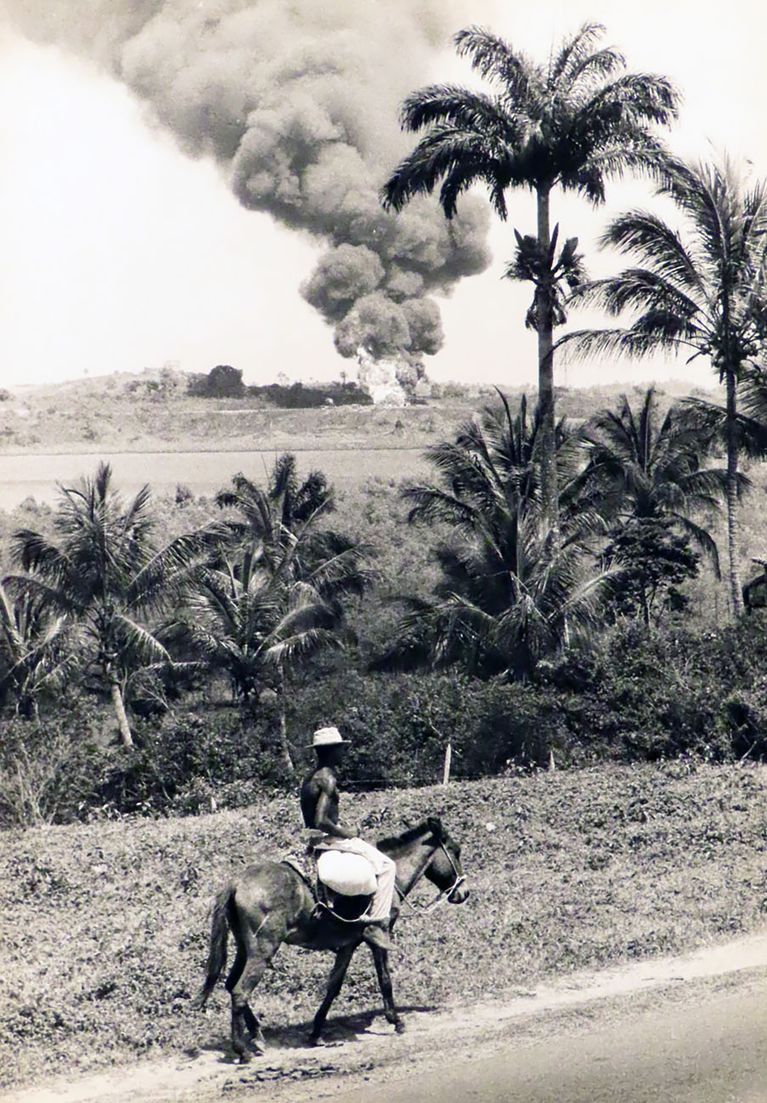 Deffare TroellerRessources naturelles puit de petrole Bahia_Brasilien_1961 Les Rencontres d’Arles : un dialogue artistique sur le monde contemporain