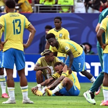 4ad71c7e-5abf-46f4-b086-753444e3609b Rencontres sportives et décisions controversées lors du Mondial-2026