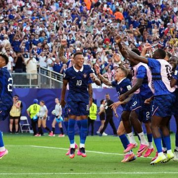 4deb26cb-4164-40ca-bba8-e11f5157f6f6 L’équipe de France victorieuse face au Paraguay malgré un match difficile
