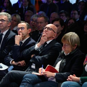 4eb50d9d-21f2-412c-9732-2d697633d79f Un général dans la tourmente diplomatique