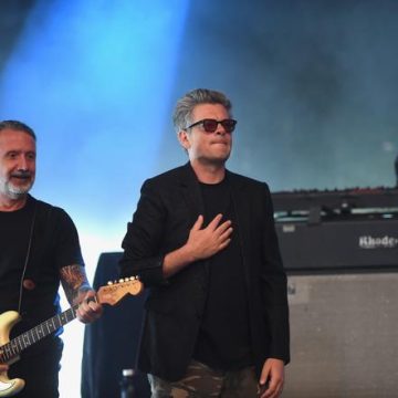 Pierre Jaconelli, artiste de l’ombre et talentueux guitariste