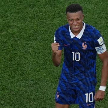 5f2d3703-b87b-4a45-b139-509b2425a0b8 La France surmonte la chaleur intense à la Coupe du monde 2026