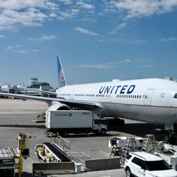 632ccdb4-b487-4763-974f-a6ed2f8c1e94 Un voyageur seul dans un vol United Airlines