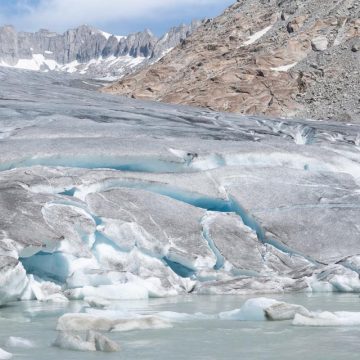 68267fa4-64c3-454d-afba-918fe6f98e32 La fonte alarmante du glacier du Rhône en Suisse