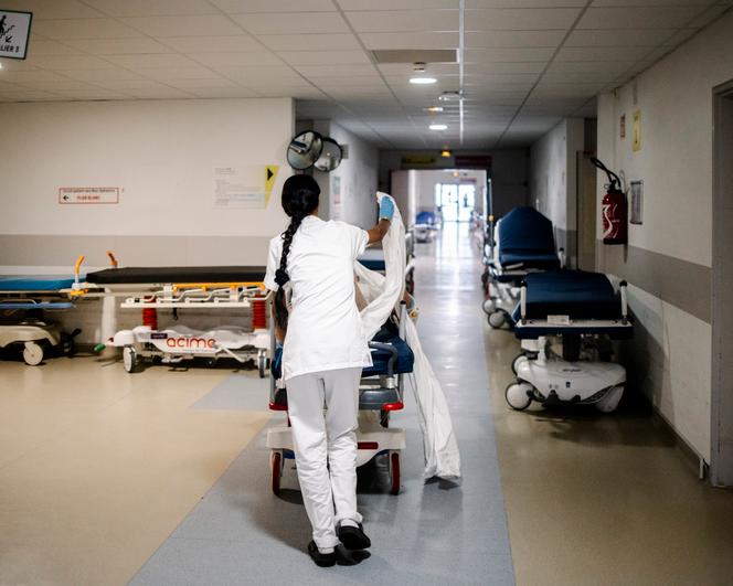 8f32747f-e599-400a-b733-1a6b4e403fae Étudiants en médecine face à la canicule à Paris
