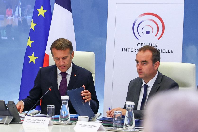 FRANCE-GOVERNMENT-ENVIRONMENT-CLIMATE-WEATHER-WILDFIRE Gestion de la Crise des Incendies en France par Emmanuel Macron
