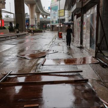 Le typhon Noul frappe la Chine : Évacuations massives et perturbations importantes