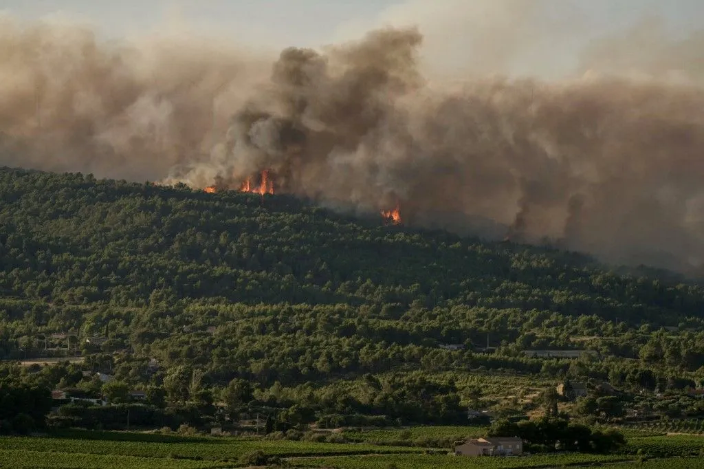 98bc80bd-c27e-476c-a377-e559c306623b Incendies dans le Sud de la France après une canicule sévère