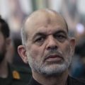 Réapparition publique d’Ahmad Vahidi lors des funérailles d’Ali Khamenei