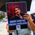 L’avenir du stand-up en Turquie après l’arrestation de Deniz Göktas