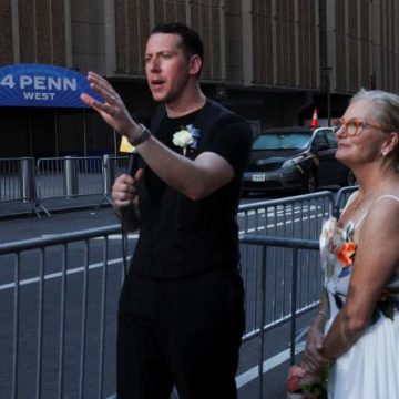 a35c6b44-393f-4ba0-b688-d9200143c640 Le mariage de Taylor Swift et Travis Kelce : un événement médiatique national