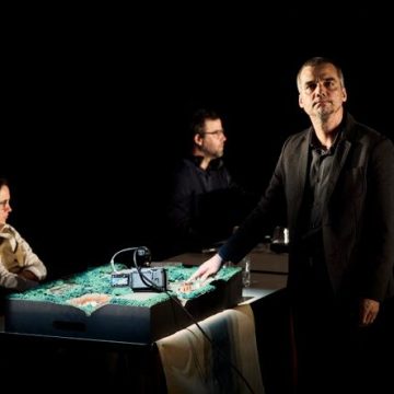 a98a61d0-8bc6-4b34-8dc2-36dcbbfc169c Festival d’Avignon : Une Relecture Moderne d’Ibsen