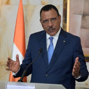 La Vie Cloîtrée de l’ancien Président du Niger, Mohamed Bazoum