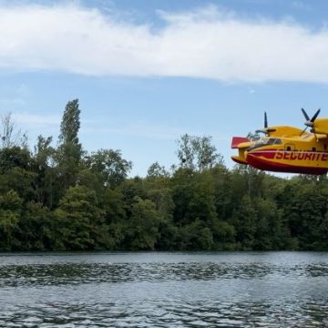 b4128f7d-a8f6-46e3-9b94-40a28f797a89 Lutte contre l’incendie à Fontainebleau avec l’aide de Canadair