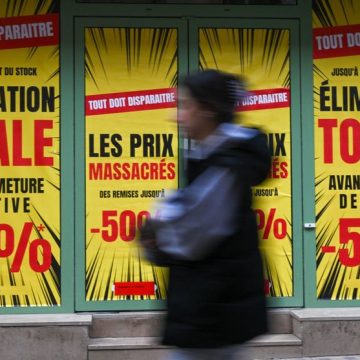 La Décommercialisation des Communes Françaises