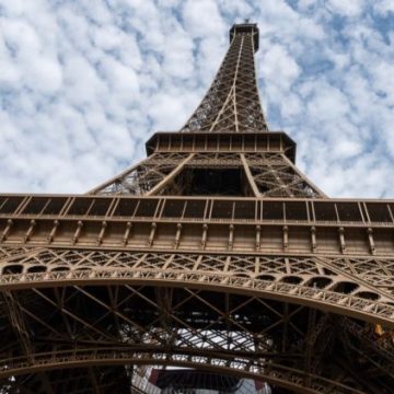 b660ca3a-5b4a-4e8d-8360-adcbf4c3a240 Evacuation partielle de la Tour Eiffel