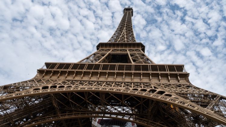 b660ca3a-5b4a-4e8d-8360-adcbf4c3a240 Evacuation partielle de la Tour Eiffel