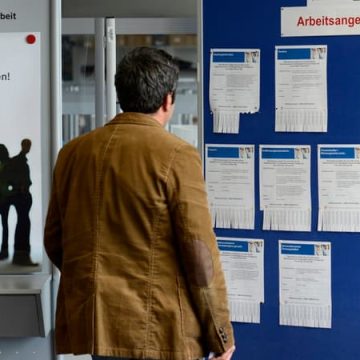 ba80f131-f292-4e55-9729-d0551f0ec0bb La France: Dépenses pour l’emploi et défi du chômage en 2023