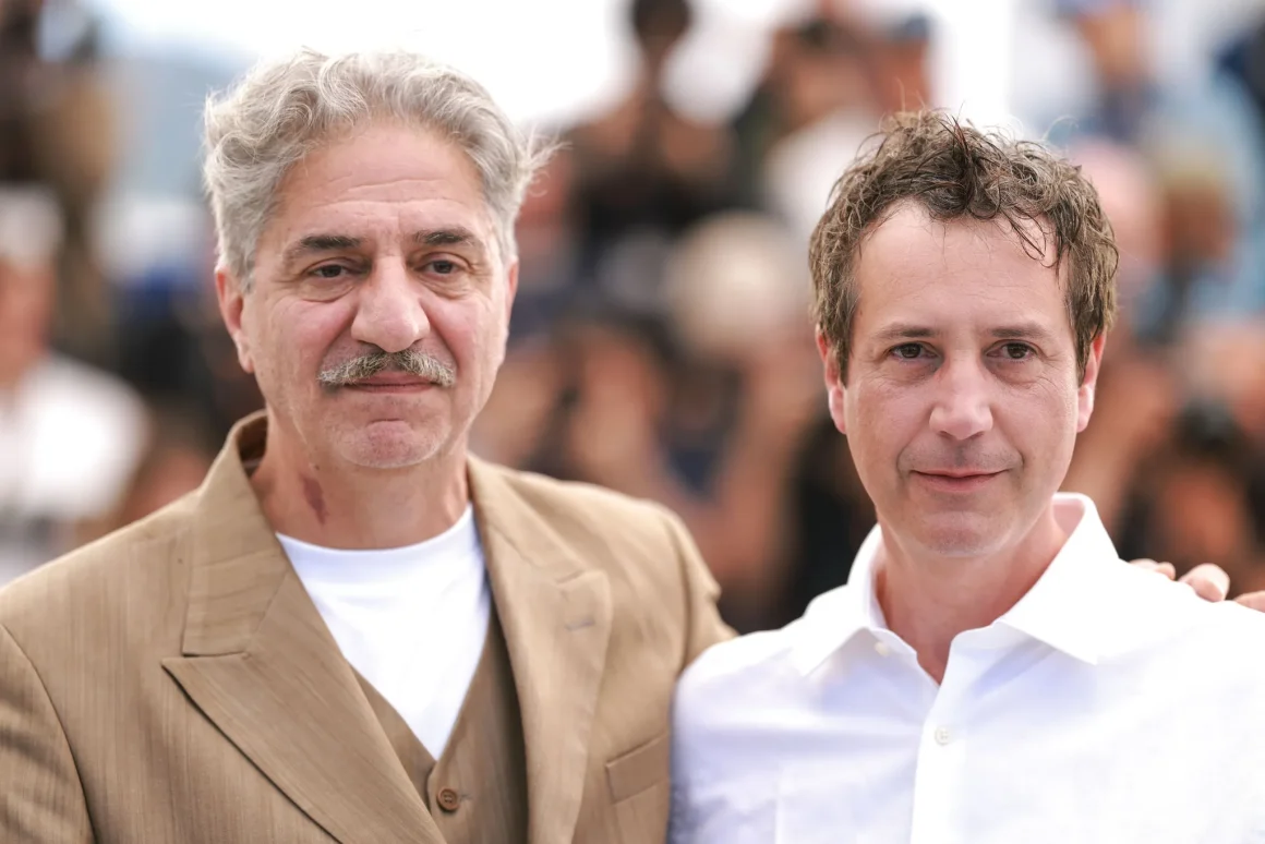 bbefee3b-c03e-44f0-bf46-958411b611fb Simon Abkarian incarne De Gaulle dans un film poignant