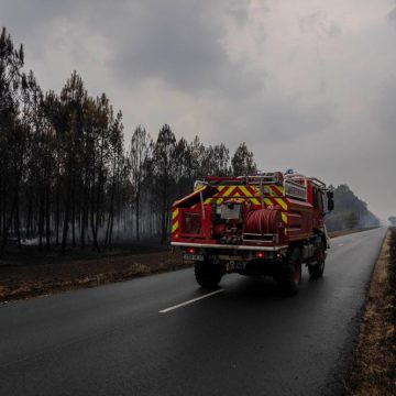 Incendies Dévastateurs : Mobilisation et Évacuations en France et en Espagne