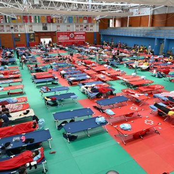 Crise des incendies en France et en Espagne : des évacuations massives et réfugiés du feu