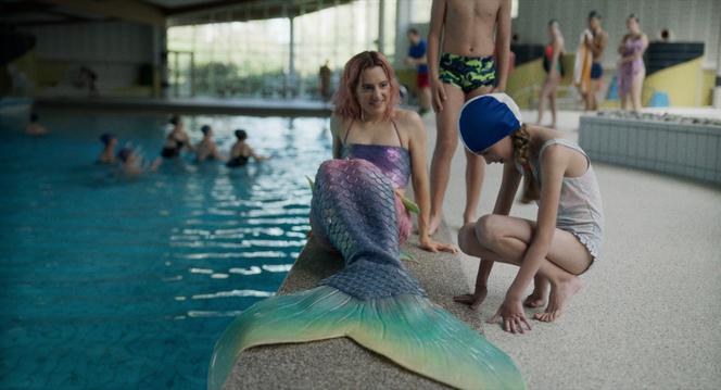 d1a18907-5531-45e9-81e4-5e51689b928c La comédie sociale Miss Mermaid