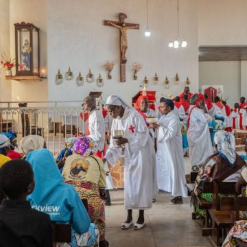 Précautions Sanitaires et Pratiques Religieuses en RDC pendant l&rsquo;Épidémie d&rsquo;Ebola