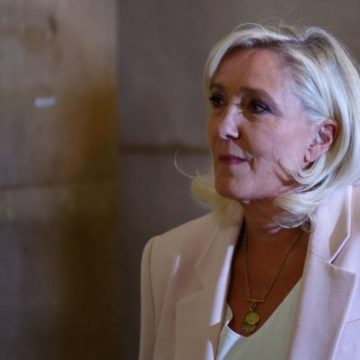 Marine Le Pen confirme sa candidature à la présidentielle malgré sa condamnation