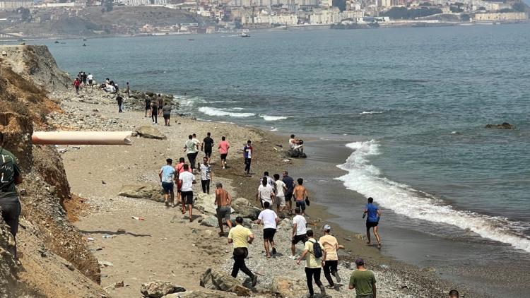 f969e95a-3dfa-40a9-b72c-181770ff94a2 L’afflux de migrants en Espagne : critiques envers le Premier ministre Pedro Sánchez