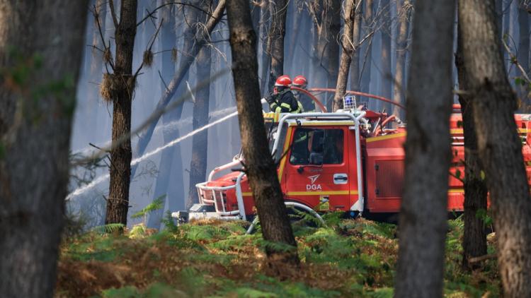 fdb7f184-3430-4b7c-8066-4657d302f4b9 Lutte acharnée contre les incendies en Gironde et ailleurs en France