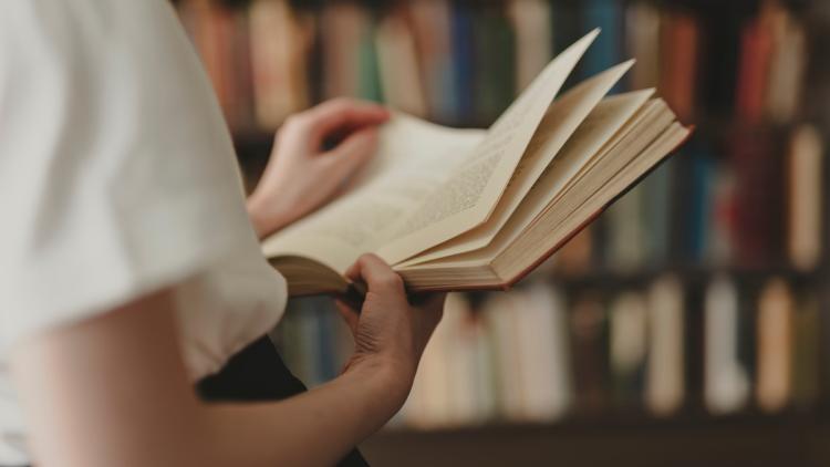 082410e2-e9e1-4132-91d0-d991c8bc28fe Découverte Surprenante de Livres Anciens en Pays de Galles