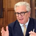 Prince Laurent de Belgique reconnaît son fils