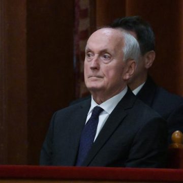09972847-542f-4e3c-8de5-56f470d47f38 Andras Baka élu président de la Hongrie