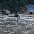 Crue au Népal : Efforts pour retrouver les disparus après la catastrophe