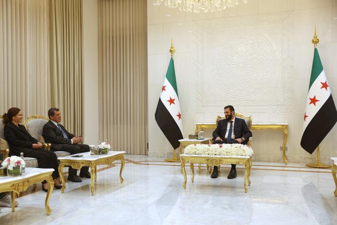13c49640-4c8d-4254-bad6-59d72eecbb2f Syrie : Intégration kurde dans l’État syrien après dissolution des FDS