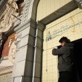Les mosaïques du père Marko Rupnik recouvertes à Lourdes