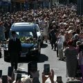 Hommage à Bonnie Tyler : Des milliers de fans se rassemblent à Mumbles