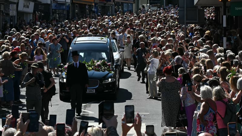 15311b4e-6068-408f-b81d-e44d1aaeb669 Hommage à Bonnie Tyler : Des milliers de fans se rassemblent à Mumbles