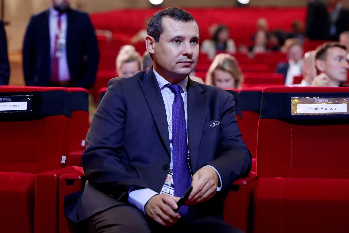 15947b71-aa26-4c5f-89dc-8d365467b35d Le licenciement de Kevin Lamour par la FIFA et ses implications
