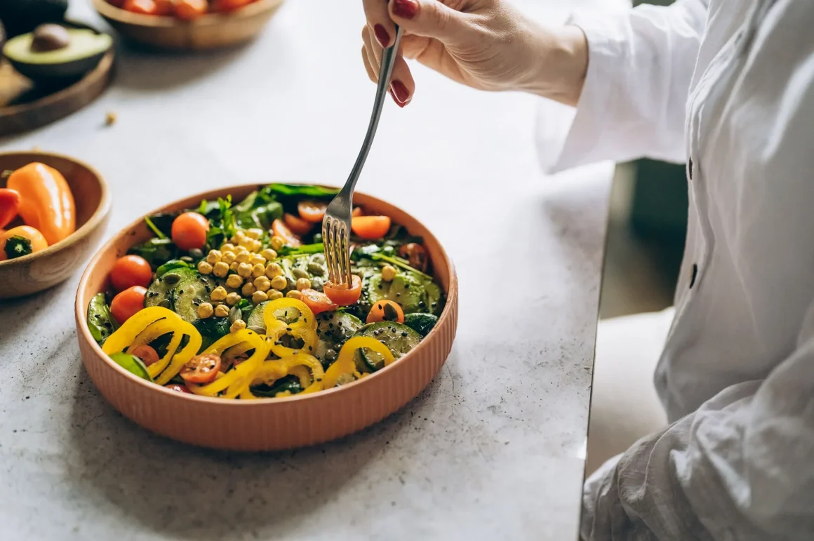 18fc9902-4232-4306-bb35-0e8ad0718a5e Comment préparer une salade composée complète