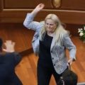 Incident au Parlement du Kosovo : des œufs lancés par une députée