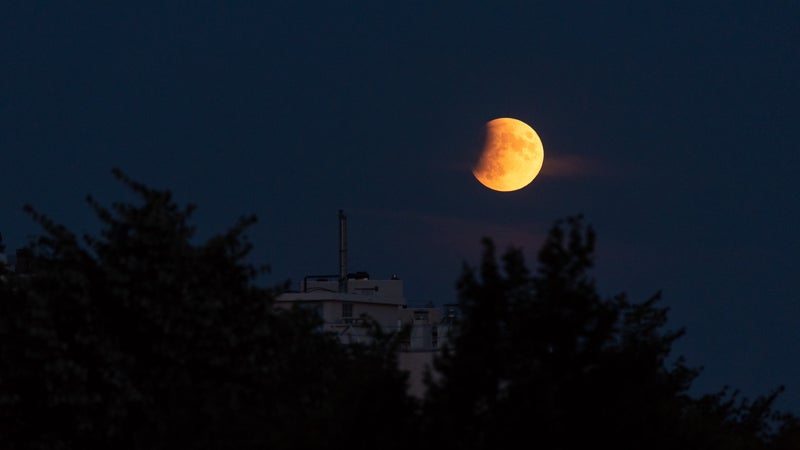 1acee8f0-57e6-4566-a819-b72cf244e187 Observation d’une Éclipse Lunaire Partielle en France