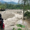 Inondations massives au Népal et coulées de boue au Tibet