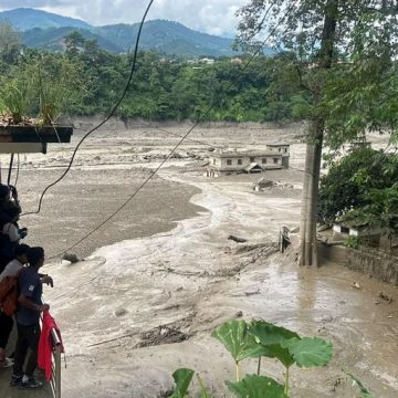 NEPAL-WEATHER-FLOOD Inondations massives au Népal et coulées de boue au Tibet